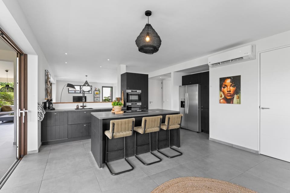 Kitchen or kitchenette, Dining area, oven, stove