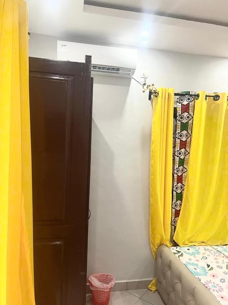 Bedroom, air conditioner