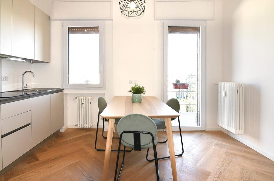 Kitchen or kitchenette, Dining area, stove