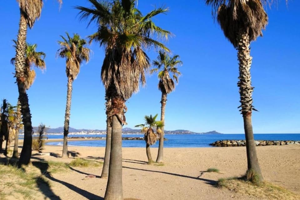 Apt3BR,AC,WiFi, sea view, parking, 3min to beach Apartment in Fréjus