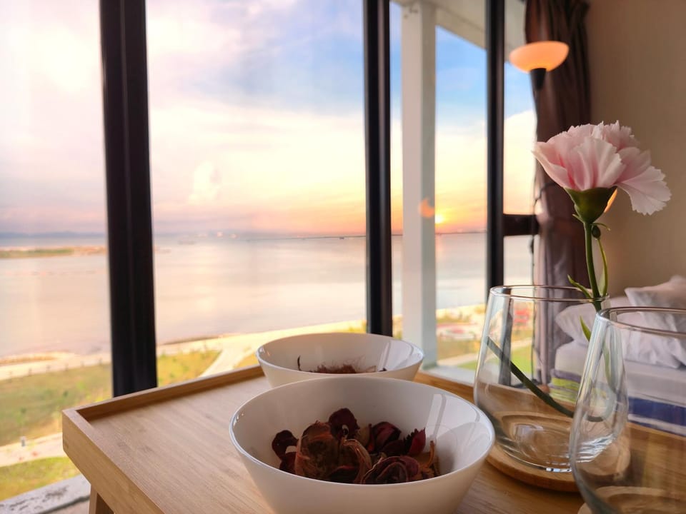 NEW Sunrise Gurney with SEAVIEW 无敌日出海景 Apartment in George Town
