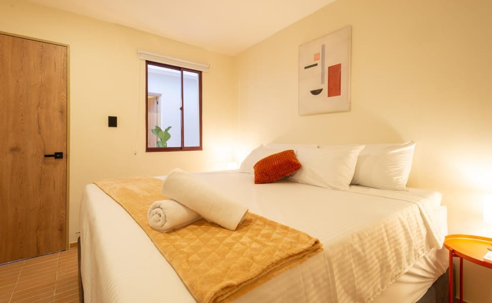 Bed, Photo of the whole room, Bedroom, towels