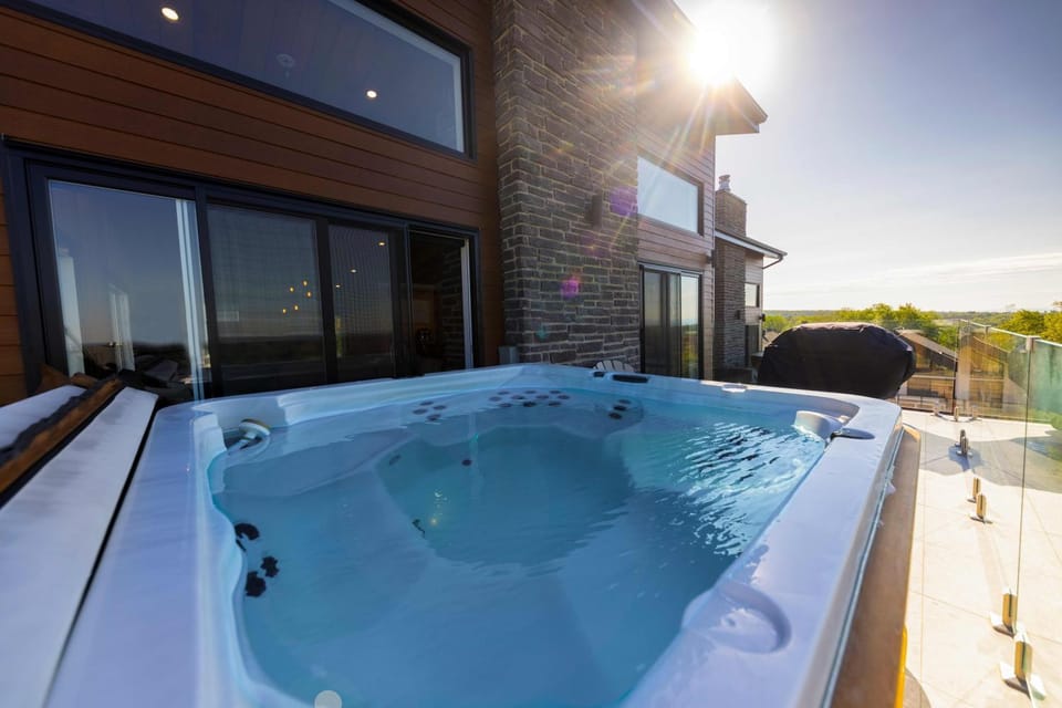 Day, BBQ facilities, Hot Tub, View (from property/room)