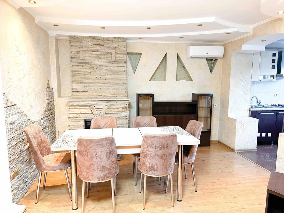 Kitchen or kitchenette, Living room, Dining area