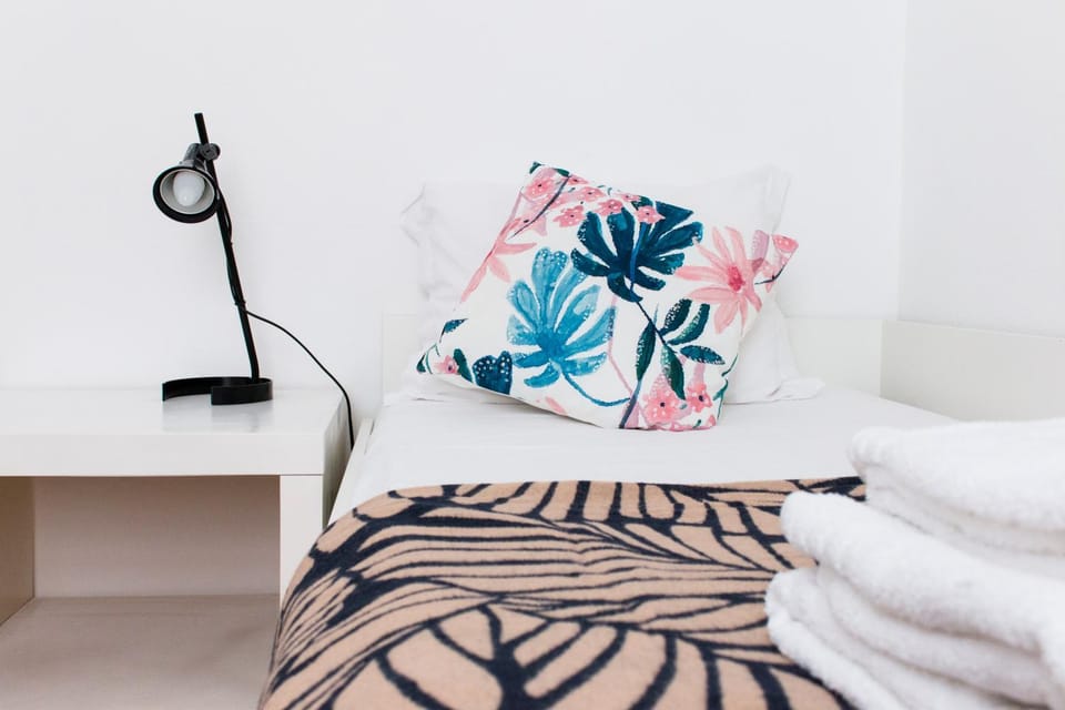 Bed, Bedroom, towels