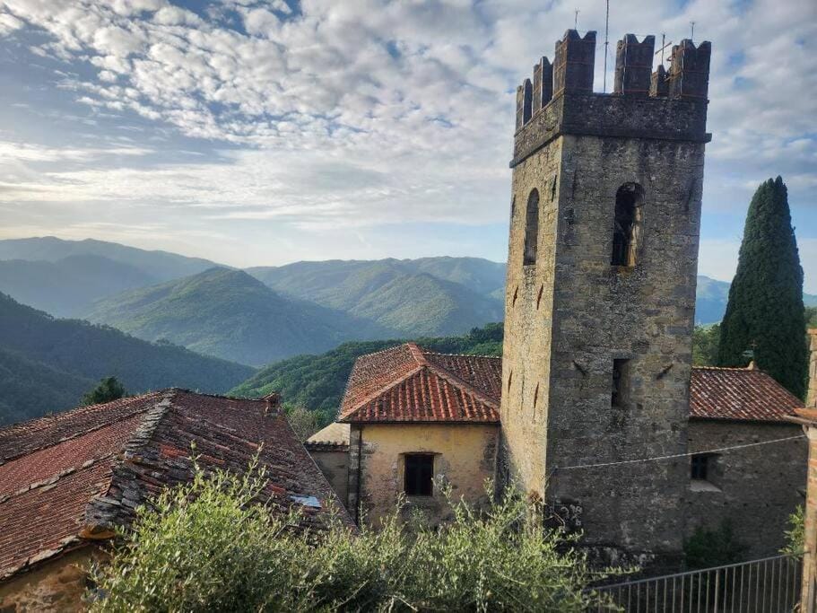 Casa dell 'Vista Gorgeous Remodeled Stone Country House in Rural Northern Tuscany House in Emilia-Romagna