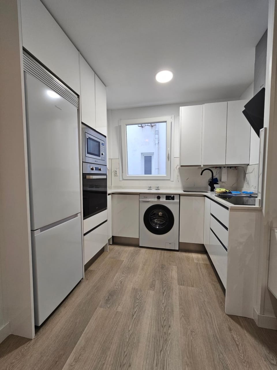 Kitchen or kitchenette, oven, stove, washing machine