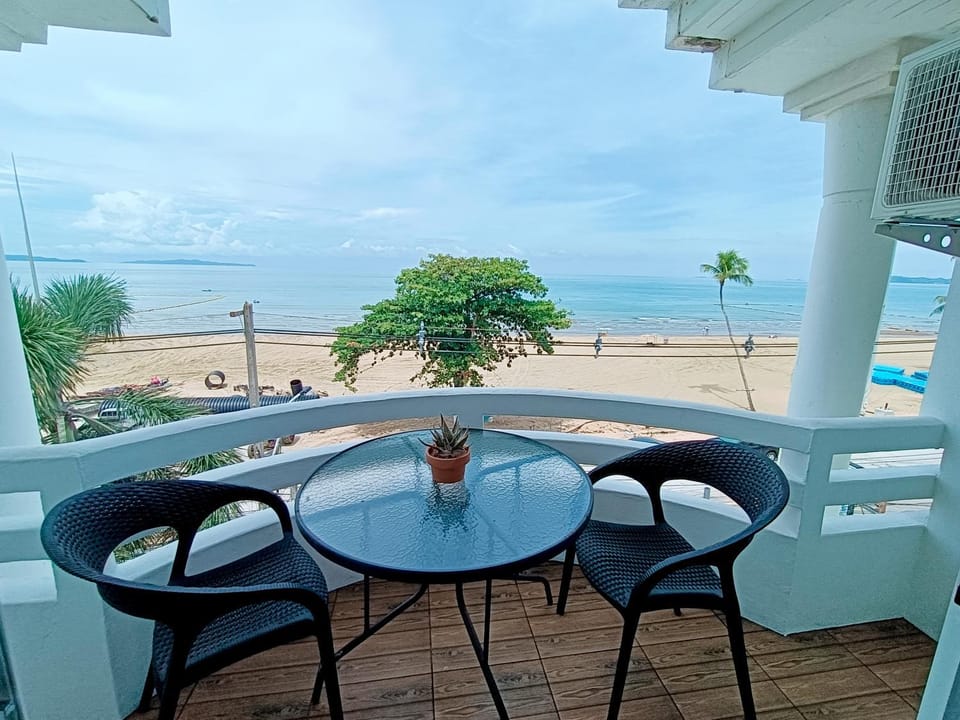 Beach front D1 Marie Guest house Apartment in Pattaya City