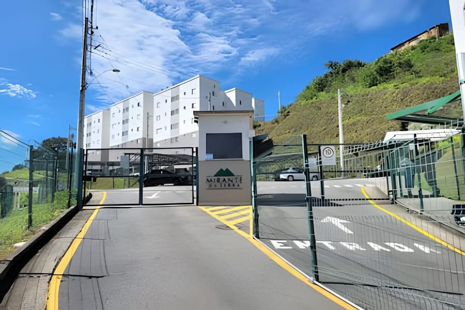 On site, Location