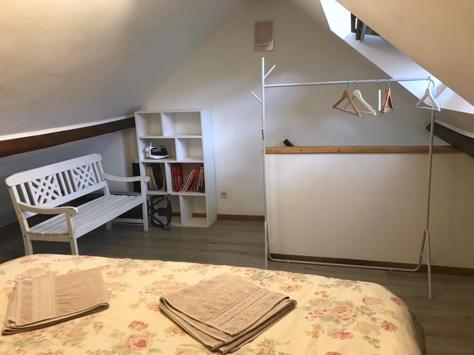 Bed, Photo of the whole room, Bedroom