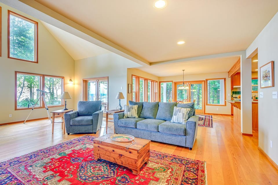 Hood Canal Home with Stunning Views and Private Beach House in Brinnon