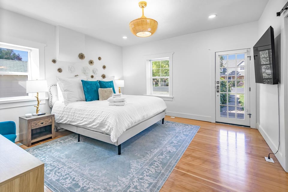 Bed, Bedroom