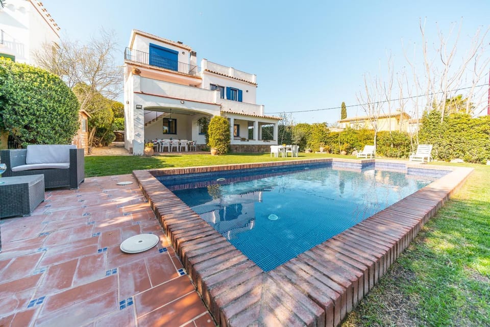 Property building, Swimming pool, Swimming pool