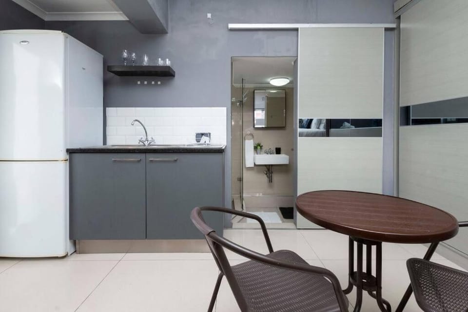 Simple Studio in Sea Point Apartment in Sea Point