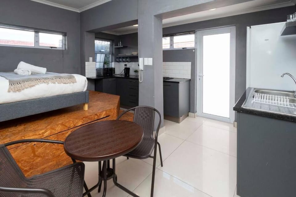 Simple Studio in Sea Point Apartment in Sea Point