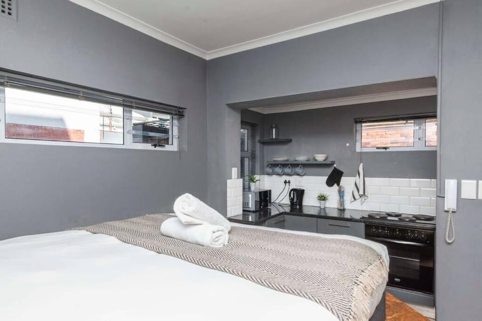 Simple Studio in Sea Point Apartment in Sea Point