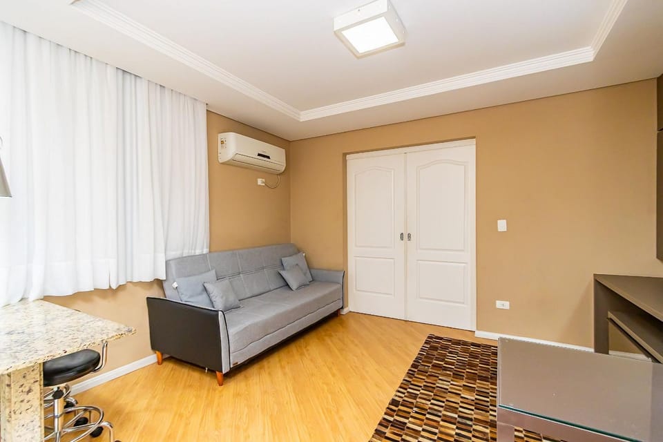 Apartamento 1 Quarto com Vaga no Batel - LUC0108 Apartment in Curitiba