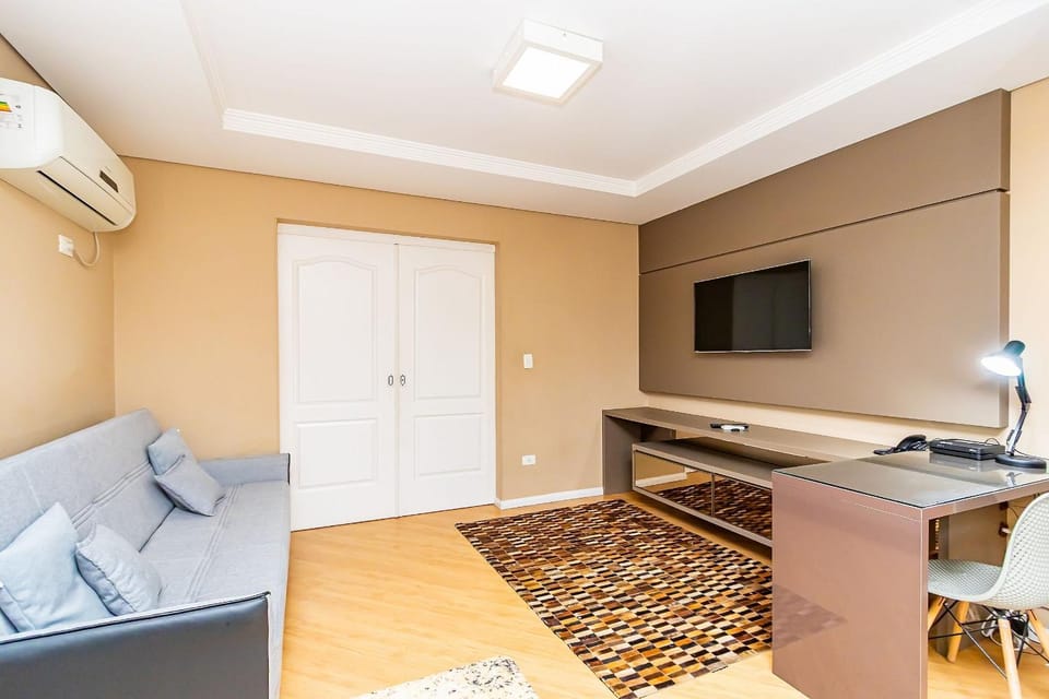 Apartamento 1 Quarto com Vaga no Batel - LUC0108 Apartment in Curitiba