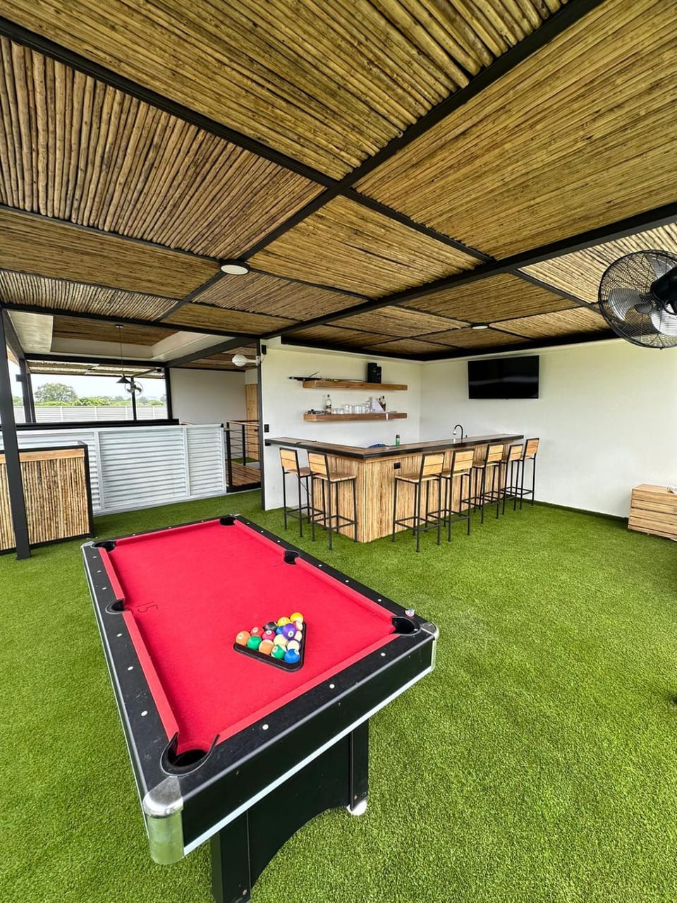 Restaurant/places to eat, Billiard, Game Room, Balcony/Terrace, Lounge or bar