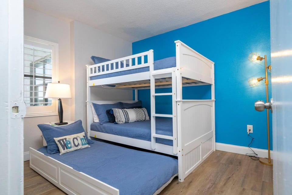 Bed, bunk bed