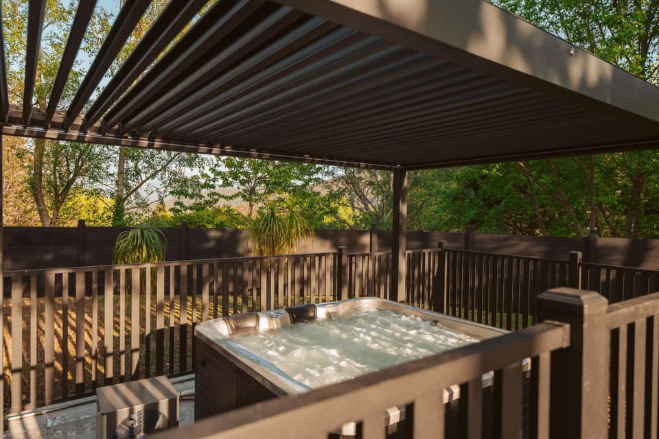 Warburton Stays Everybody Yurt's Luxury tent in Victoria