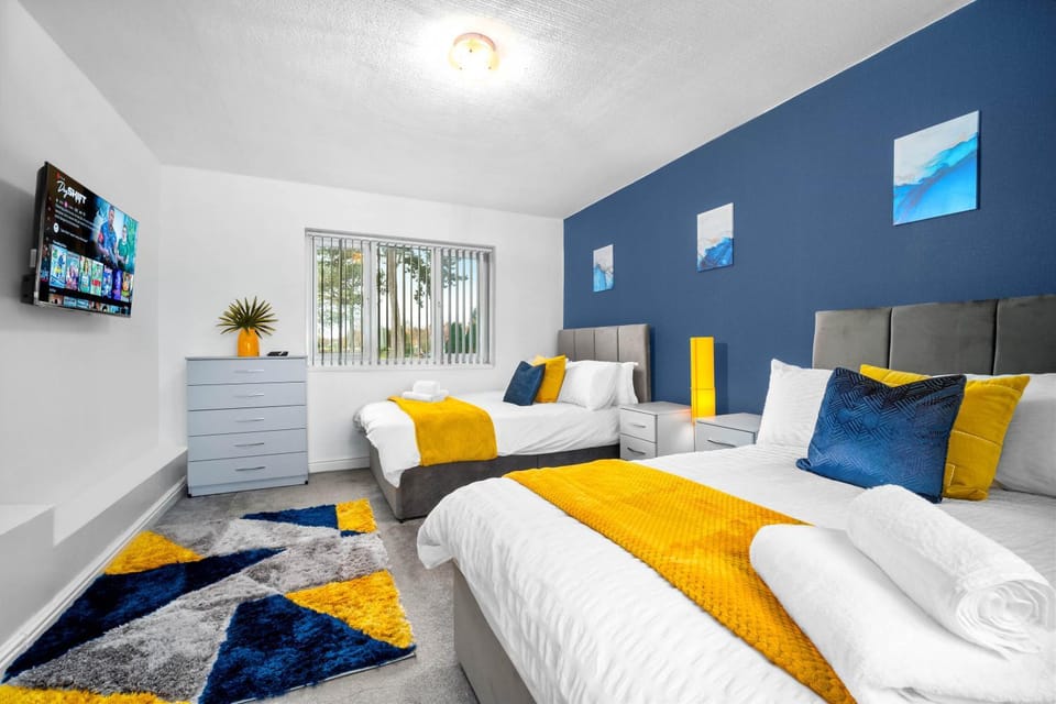 6 bedroom Home in Solihull - Near NEC, JLR, HS2 and BHX House in Solihull