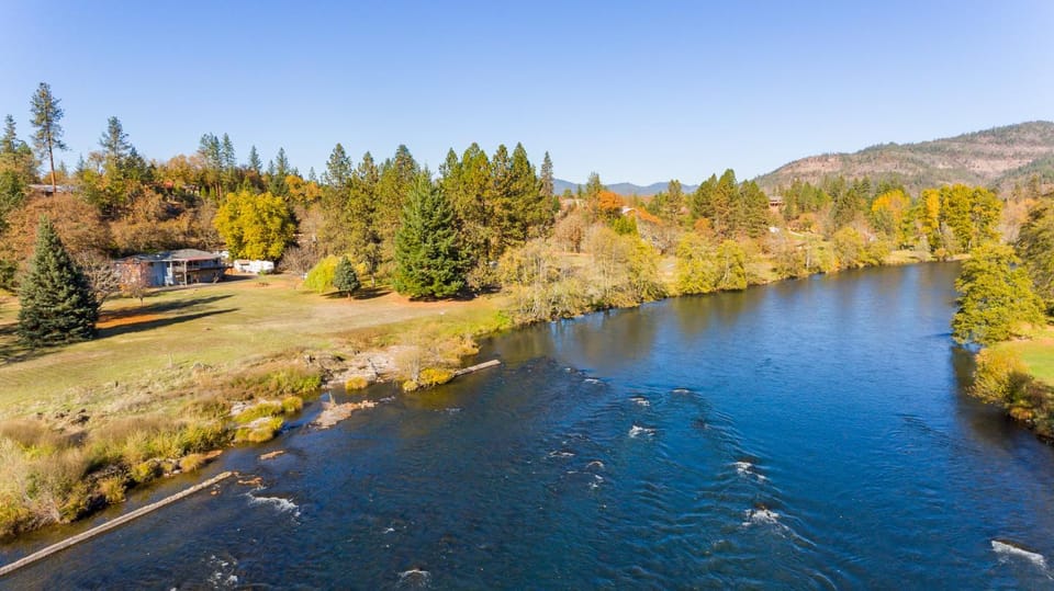 Riverfront Getaway House in Shady Cove