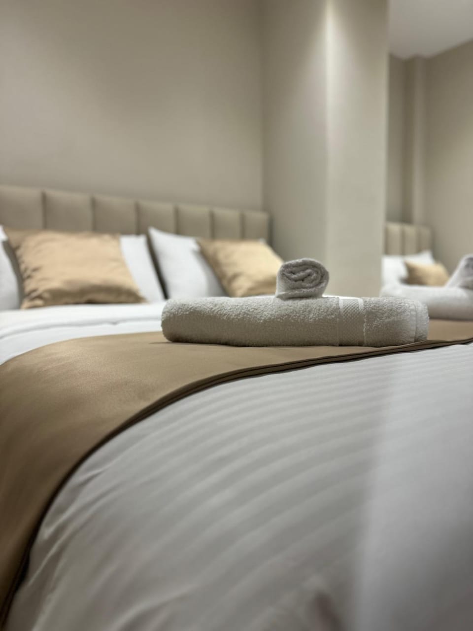 Bed, towels