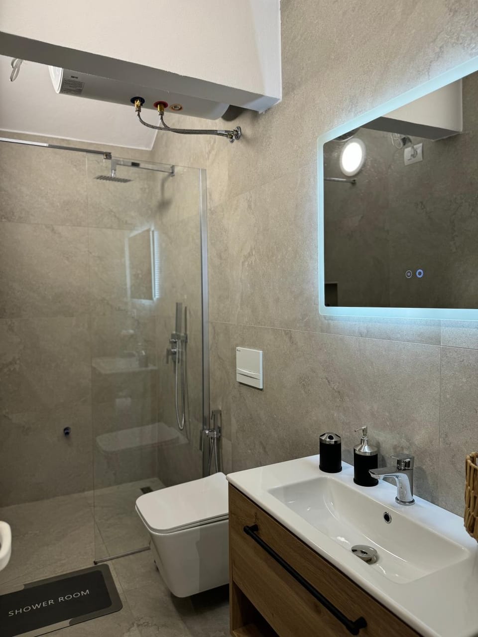 Shower, Toilet, Bathroom, towels