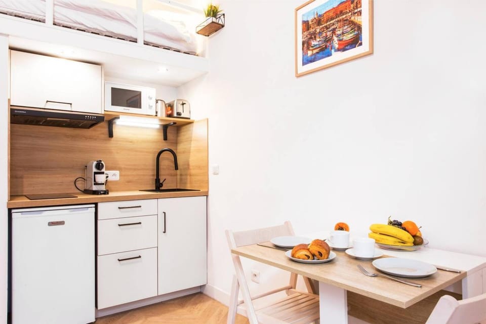 Dining area, Food