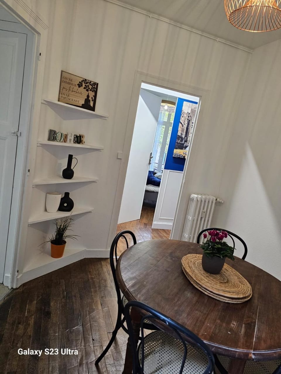 Seating area, Dining area