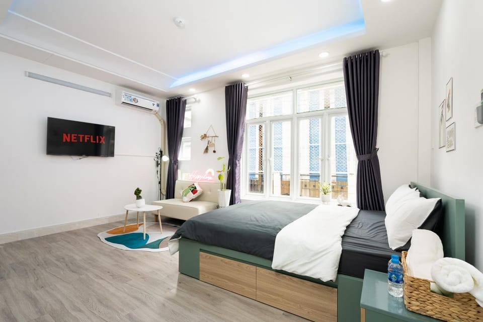 Bed, TV and multimedia, Photo of the whole room