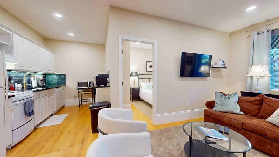 2 Bedroom Unit in the Heart of Back Bay Apartment in Back Bay