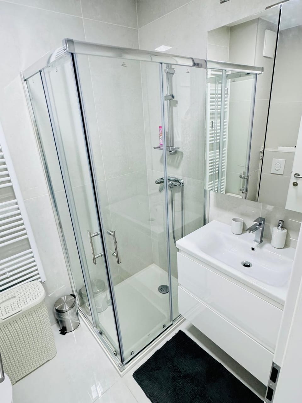 Shower, Toilet, Bathroom, towels