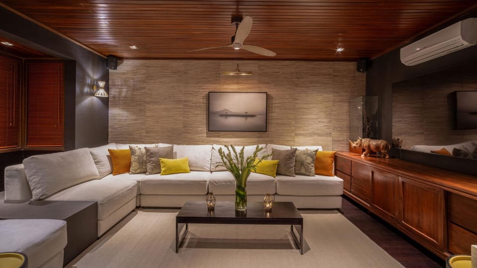 Living room, Seating area, air conditioner
