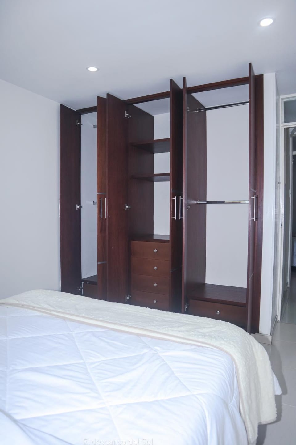 Photo of the whole room, Bedroom