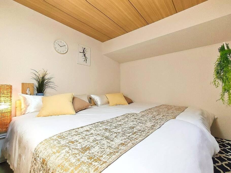 Bed, Bedroom, air conditioner