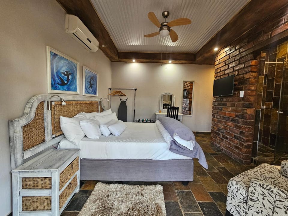 Bed, Bedroom, towels, air conditioner
