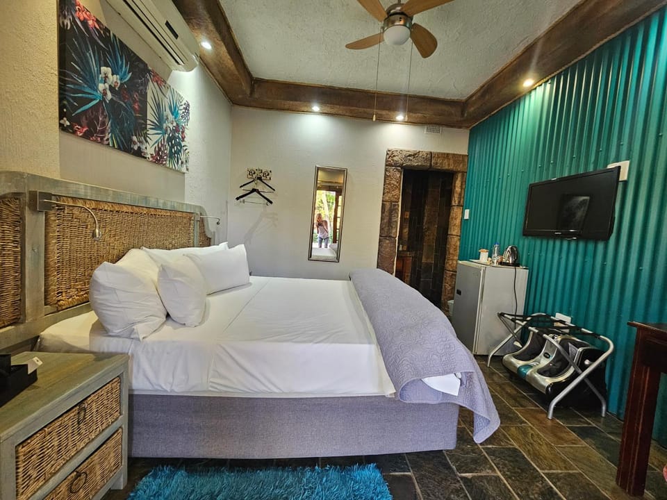 Toilet, Bed, Bedroom, microwave, towels