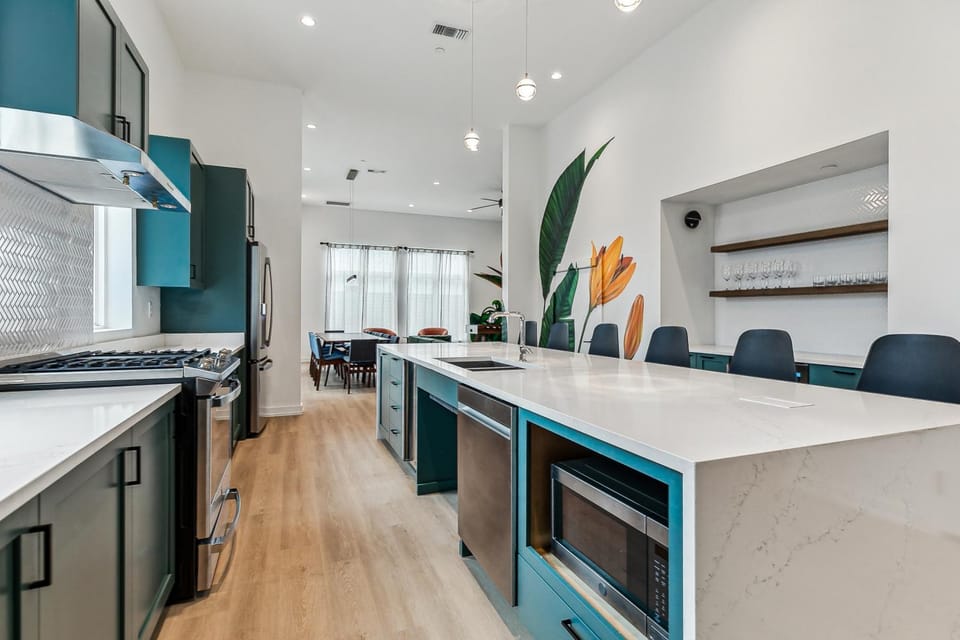 Kitchen or kitchenette