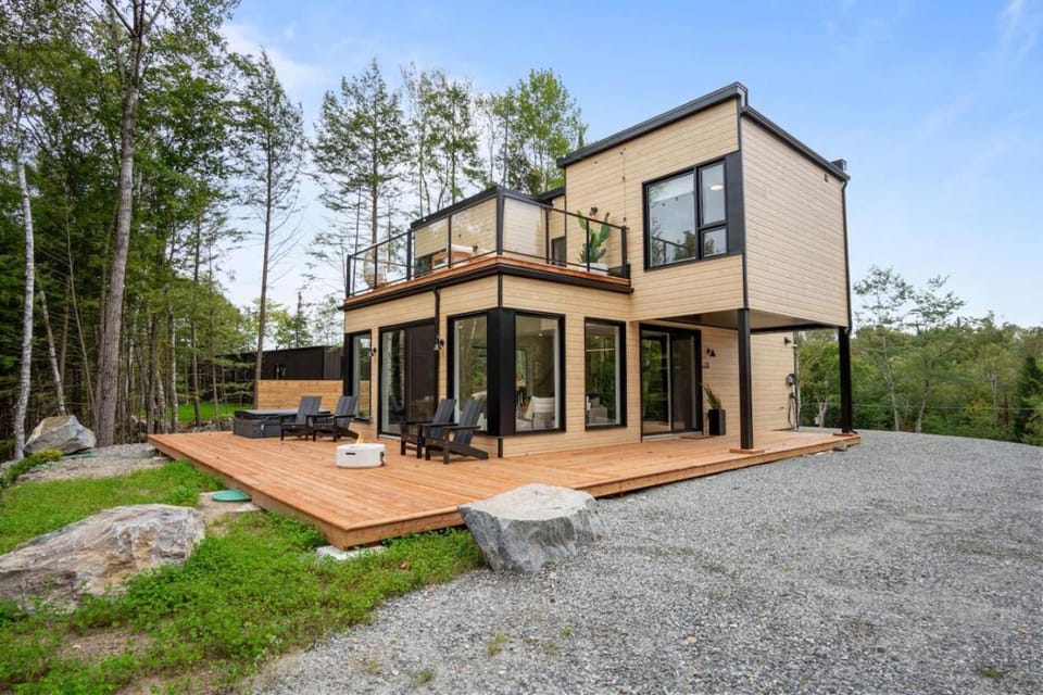 Ultra Luxurious Modern Chalet Private Jacuzzi Chalet in Quebec