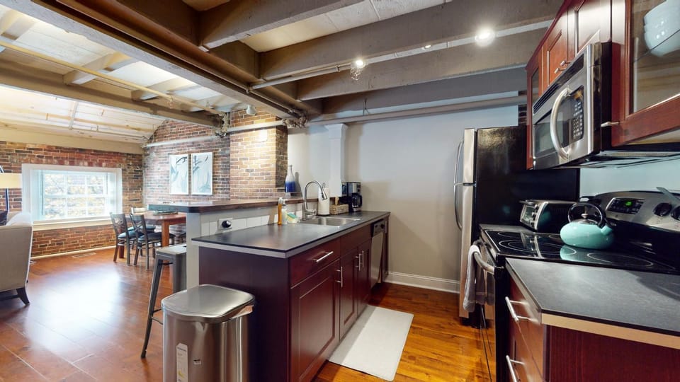 Elegant 2BR 009mi Faneuil HallQuincy Market Apartment in North End Boston