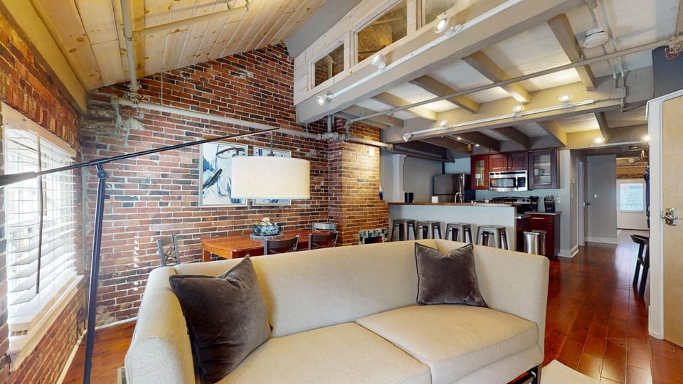 Elegant 2BR 009mi Faneuil HallQuincy Market Apartment in North End Boston