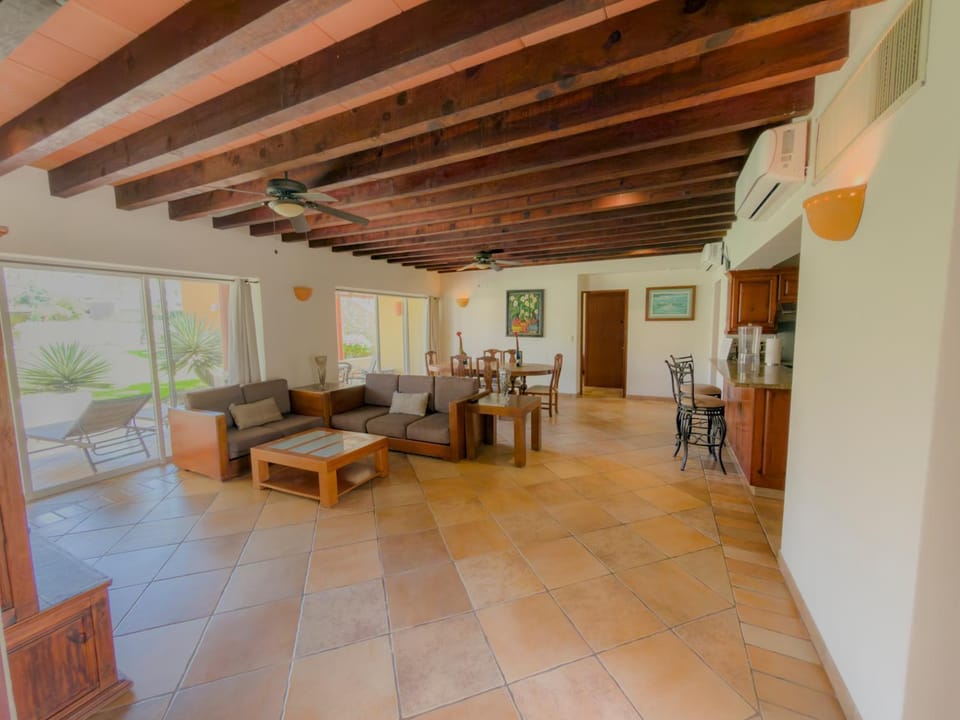 Communal lounge/ TV room, Balcony/Terrace, Living room, Lounge or bar, Dining area, Meeting/conference room