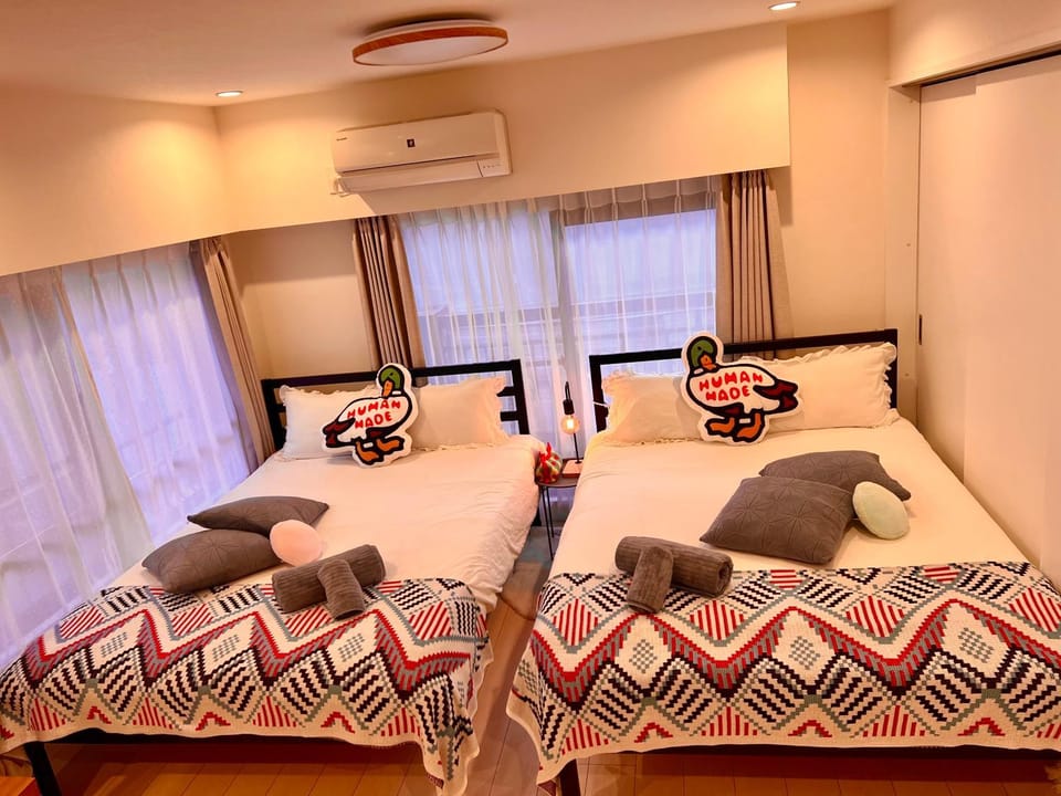 Bed, Living room, Photo of the whole room, Bedroom, air conditioner