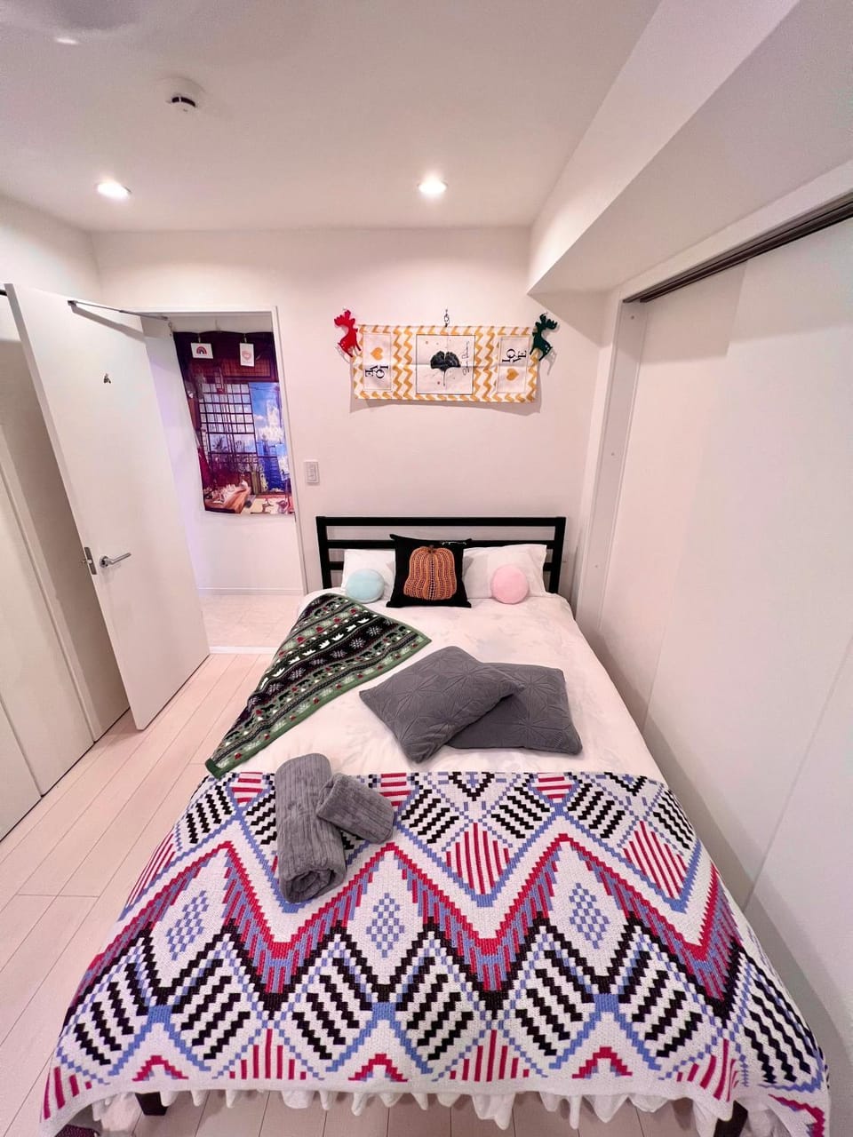 Bed, Photo of the whole room, Bedroom