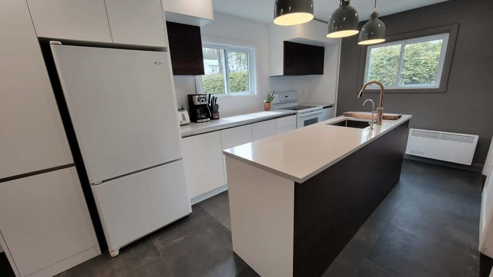 Coffee/tea facilities, Kitchen or kitchenette, dishwasher, oven