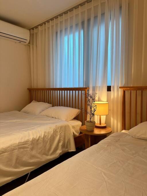 Bed, Photo of the whole room, Bedroom, internet, air conditioner