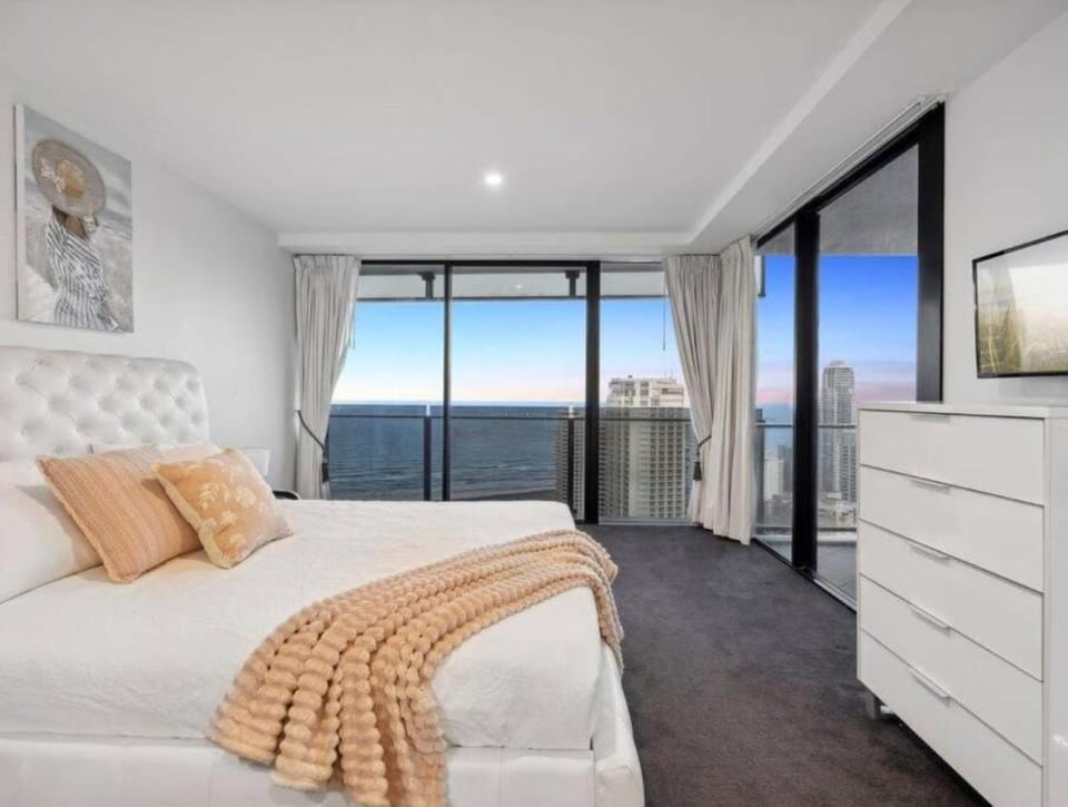 Sub-Penthouse Dream in Circle on Cavill - Hosted by Coastal Letting Co. Apartment in Surfers Paradise