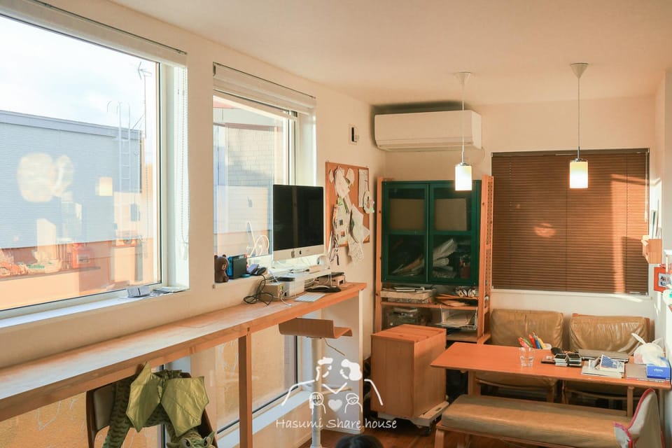 Communal lounge/ TV room, Coffee/tea facilities, Living room, Seating area, Dining area, Evening entertainment, air conditioner